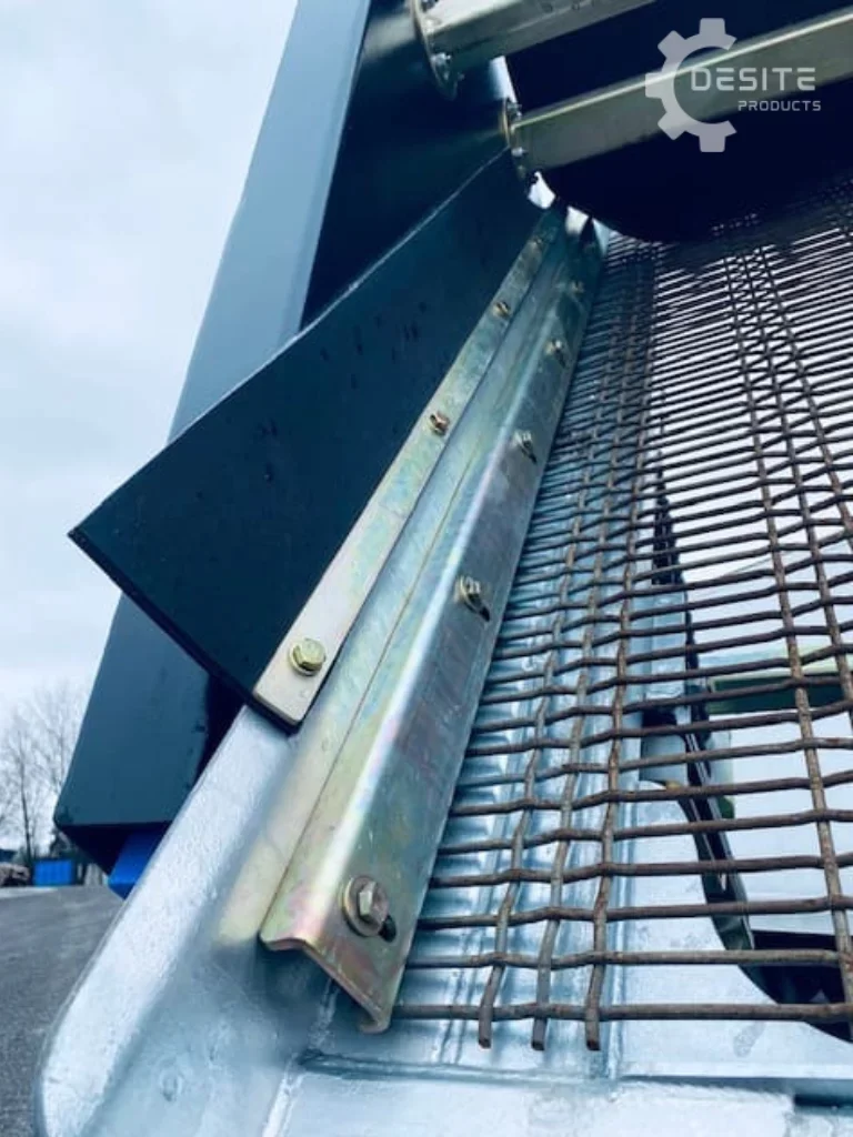 DeSite SLG 108VFRB Screener: Quick Change Mesh System for Fast Side Mesh Swapping. Quick Change Mesh System on DeSite SLG 108VFRB Topsoil and Rock Screener - Easily Swap Mesh Sizes on the Sides.