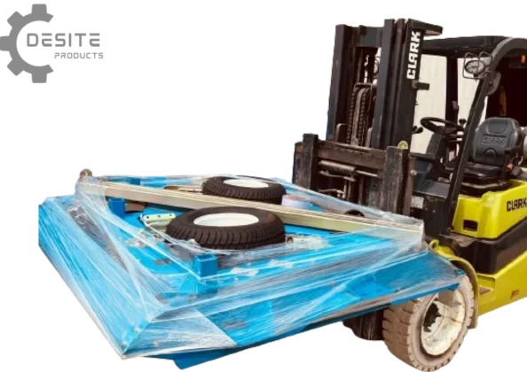Illustrative image of the packaging process and shipping efficiency of the DeSite SLG 56 MINI on a forklift for secure and streamlined transportation.