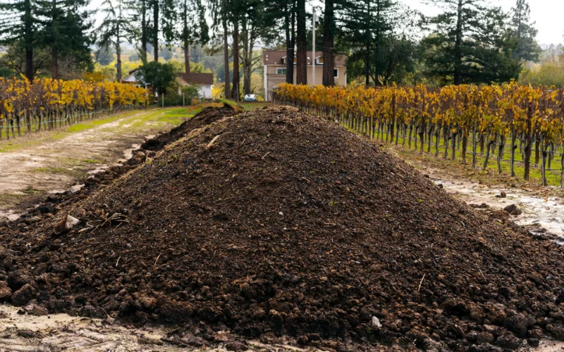 Compost Screening with DeSite Topsoil and Rock Screeners - Guide to Choosing the Right Mesh Size for Efficient Screening.